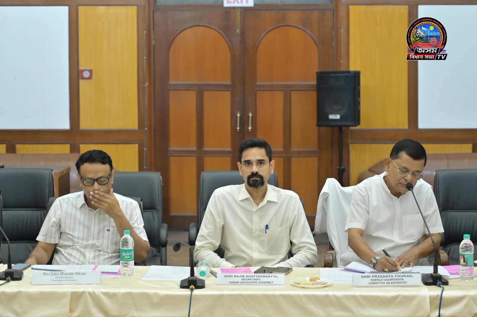 অসম বিধানসভা সচিবালয়ৰ কেন্দ্ৰীয় সভাকক্ষত আজি প্ৰাক্‌কলন  সমিতিৰ প্ৰথম...